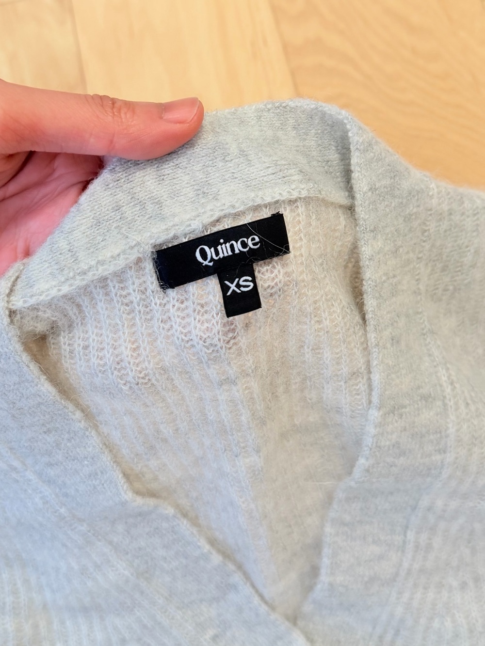 Quince Women’s Baby Alpaca-Wool Cropped Cardigan - Picture 3 of 6